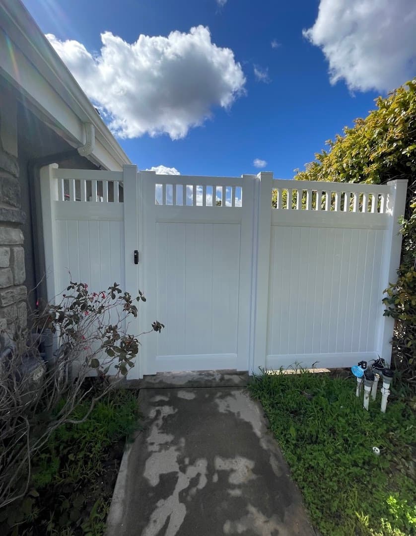 Conejo Valley Fencing image 2