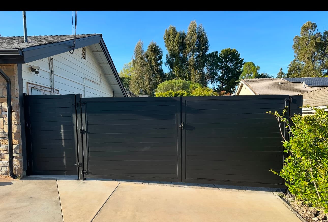 Conejo Valley Fencing image 3